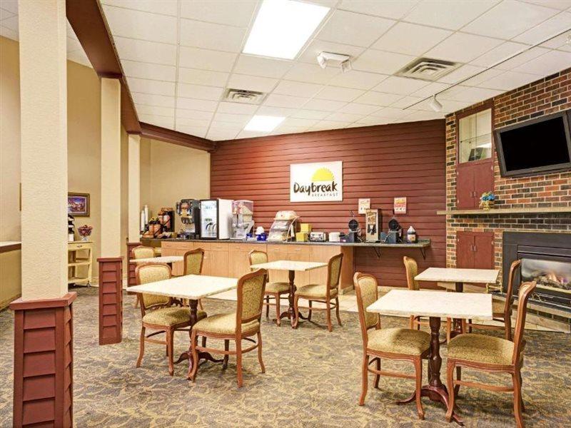 Days Inn By Wyndham Bloomington West Exteriör bild