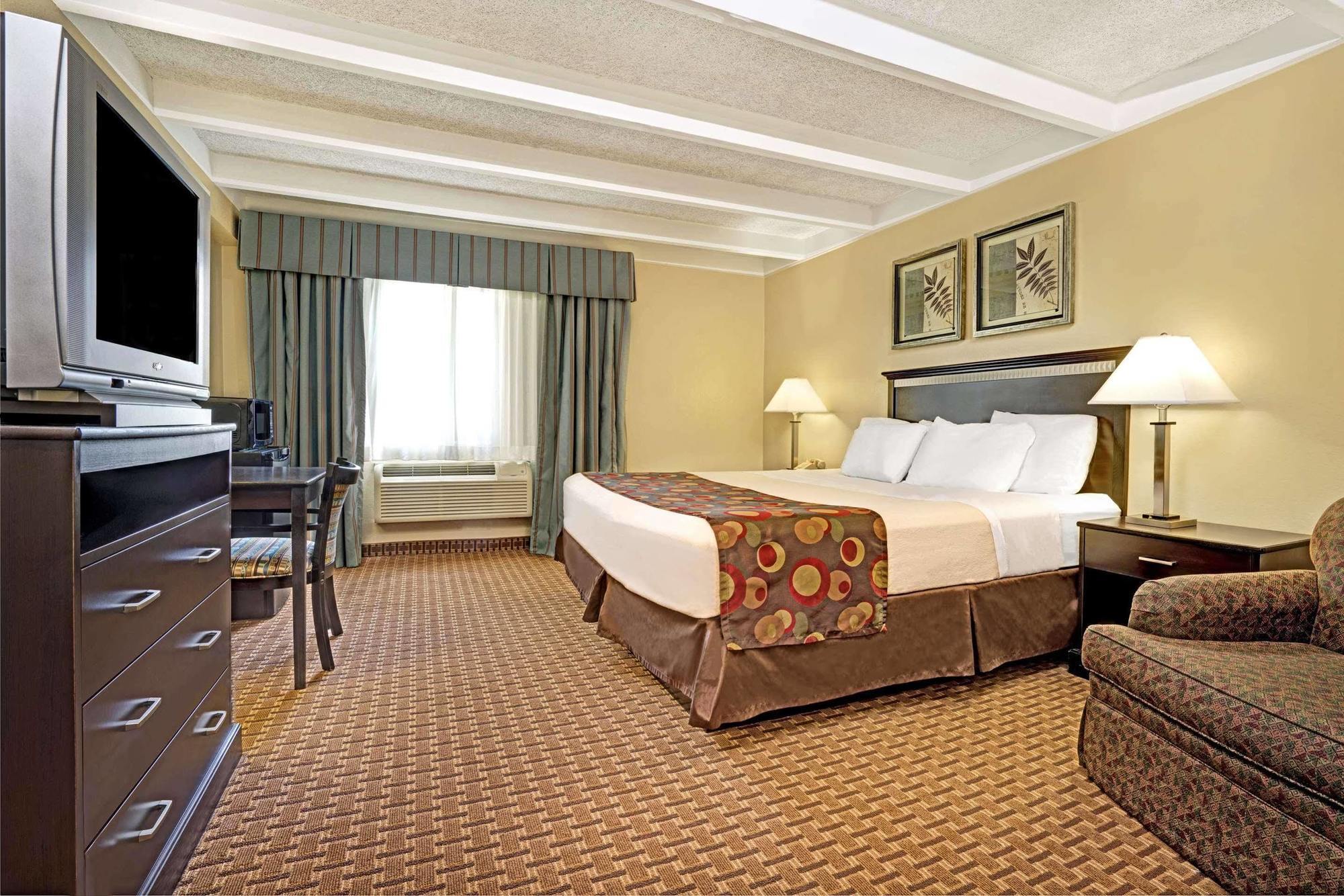 Days Inn By Wyndham Bloomington West Exteriör bild