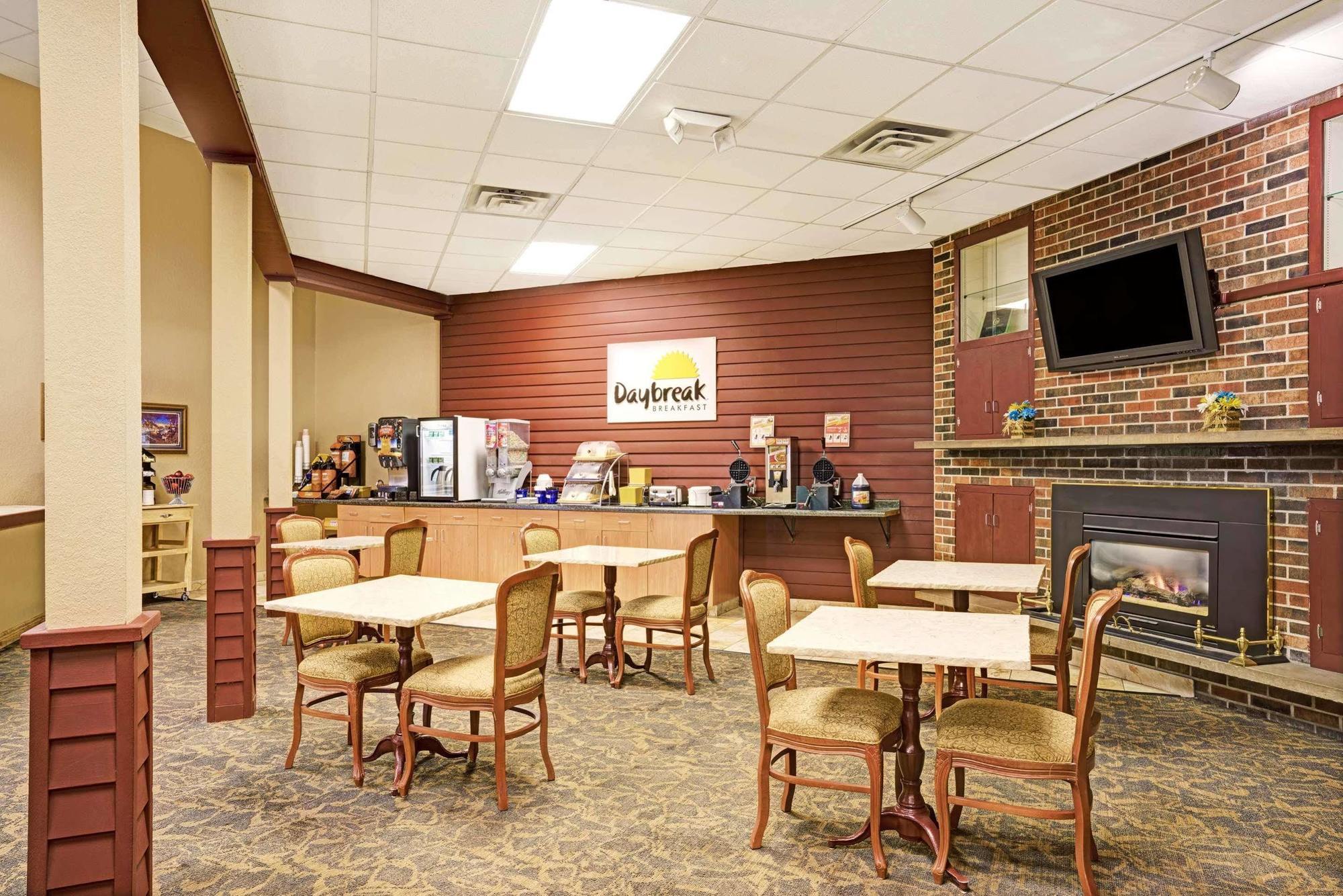 Days Inn By Wyndham Bloomington West Exteriör bild