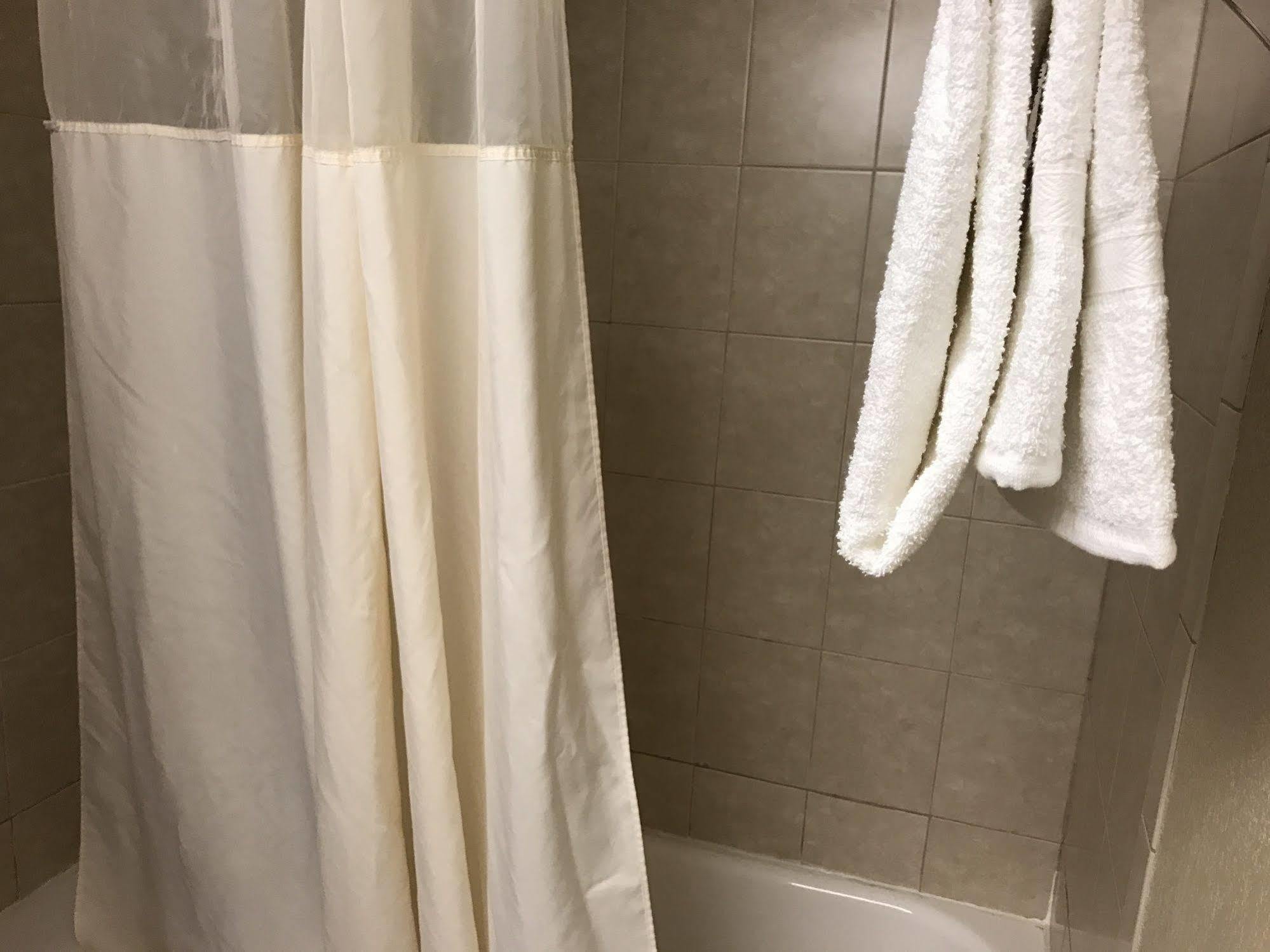 Days Inn By Wyndham Bloomington West Exteriör bild