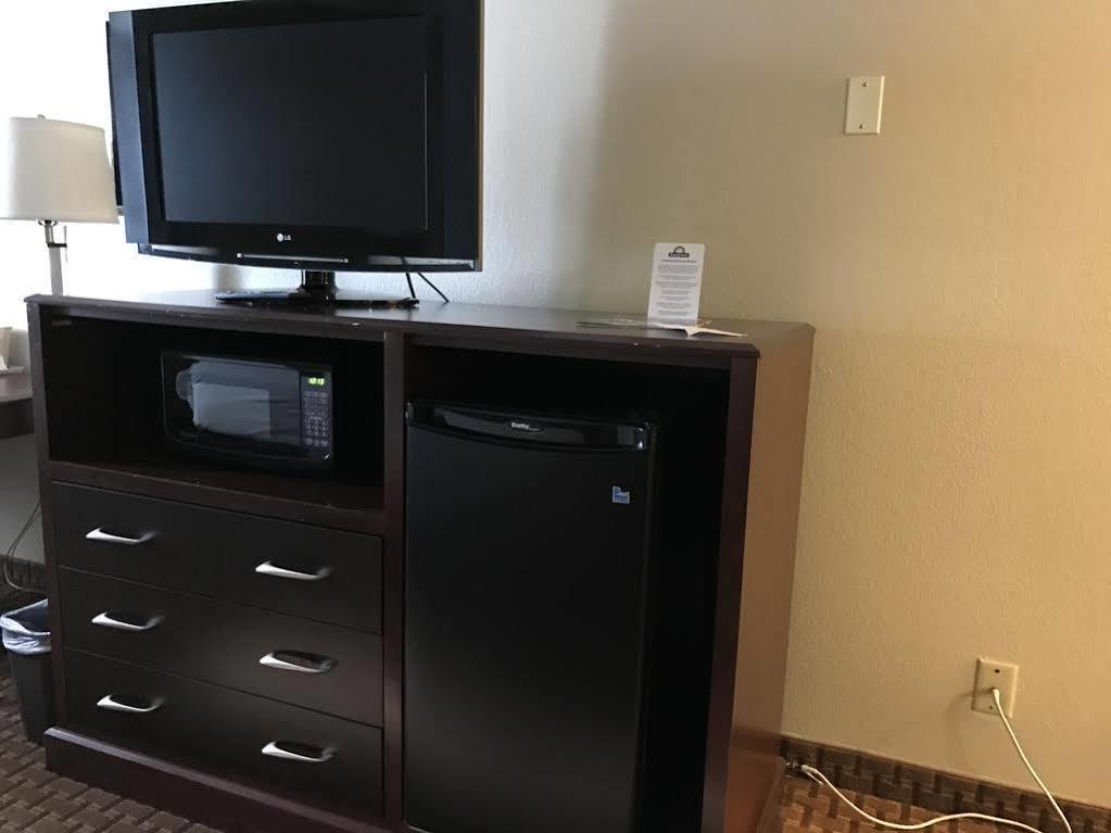 Days Inn By Wyndham Bloomington West Exteriör bild